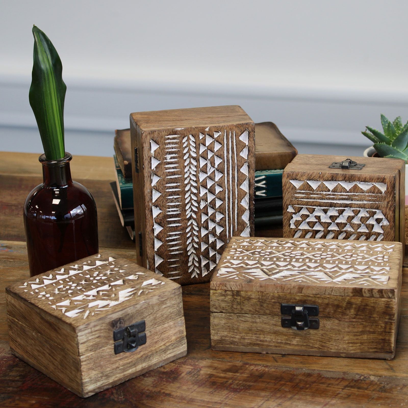 White Washed Wooden Box – 6x4 Aztec Design