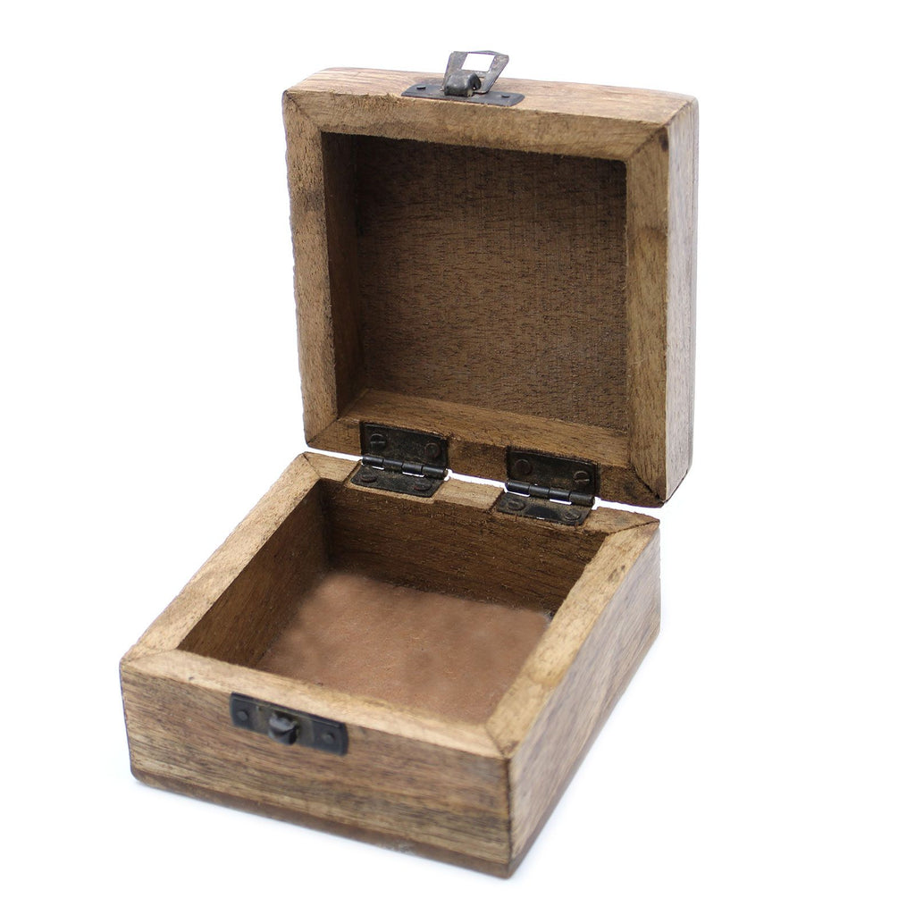 White Washed Wooden Box – 4x4 Slavic Design