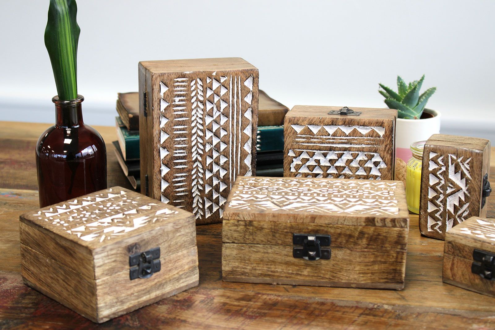 White Washed Wooden Box – 6x4 Aztec Design